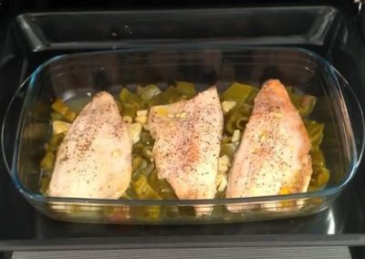 TRUCHA AL HORNO CON PIMIENTO VERDE