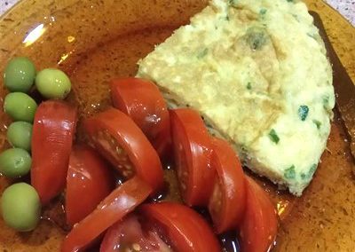 TORTILLA FRANCESA CON AJO Y PEREJIL