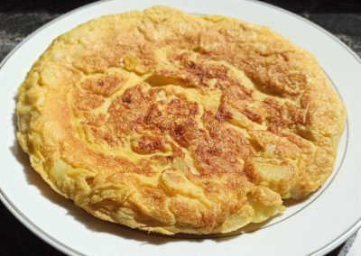 TORTILLA DE PATATA COCIDA Y CEBOLLA