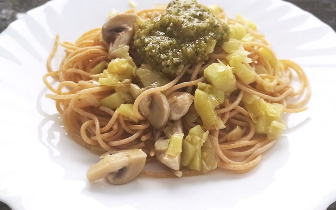 ESPAGUETIS CON SALSA PESTO Y VERDURAS