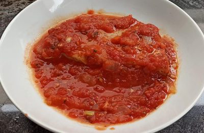 ATÚN CON TOMATE, CEBOLLA Y ALBAHACA