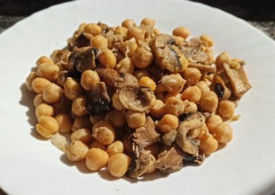 GARBANZOS CON CHAMPIÑÓN Y ATÚN