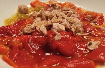 PIMIENTOS ROJOS ASADOS CON ATÚN