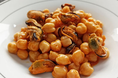 GARBANZOS REHOGADOS CON MEJILLONES