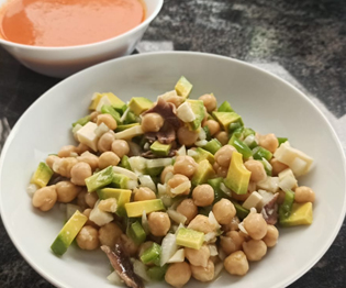 ENSALADA DE GARBANZOS CON VINAGRETA DE LIMÓN