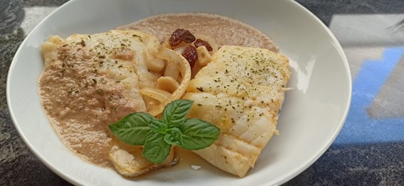 BACALAO CON SALSA DE FRUTOS SECOS Y SIDRA