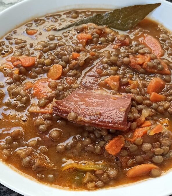 LENTEJAS CON VERDURAS Y JAMÓN