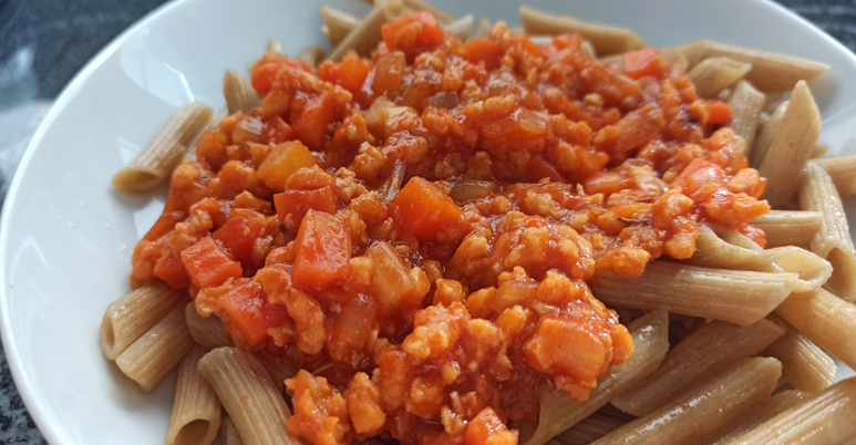 MACARRONES CON SALSA “BOLOÑESA” VEGANA