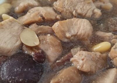 POLLO CON ALMENDRAS Y SETAS