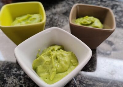 MAHONESA DE AGUACATE CON HUEVO COCIDO