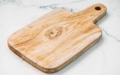 ¿Sabías que las tablas de cortar de madera no son las mejores?