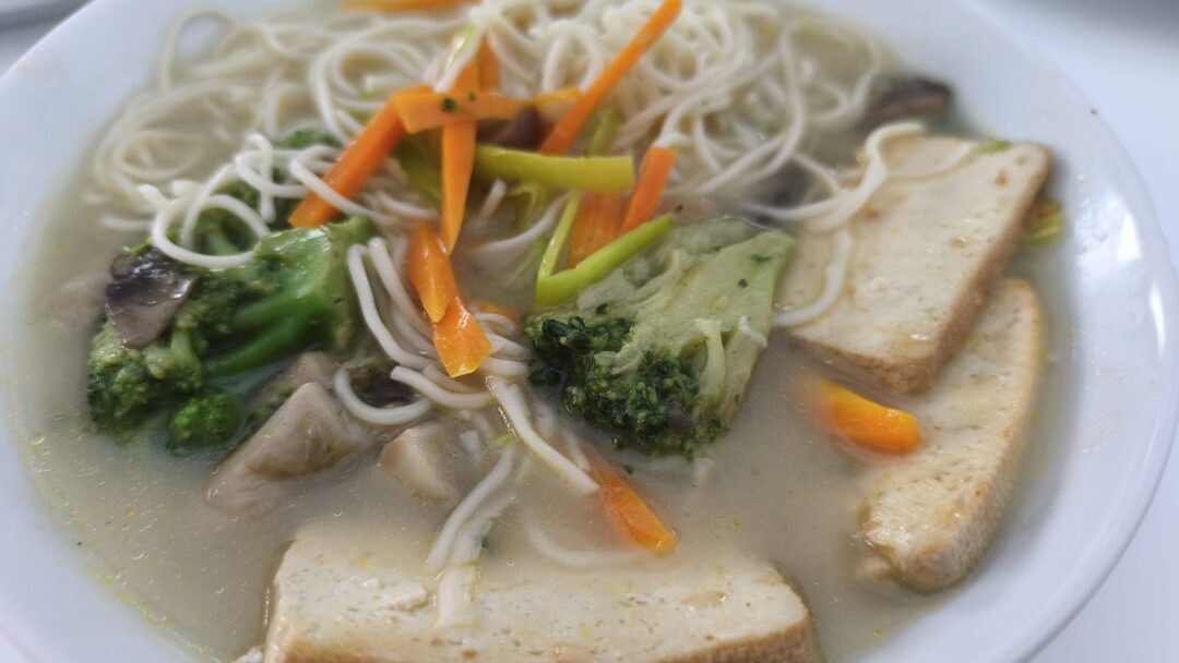 RAMEN CON TOFU MARINADO EN SALSA TERIYAKI