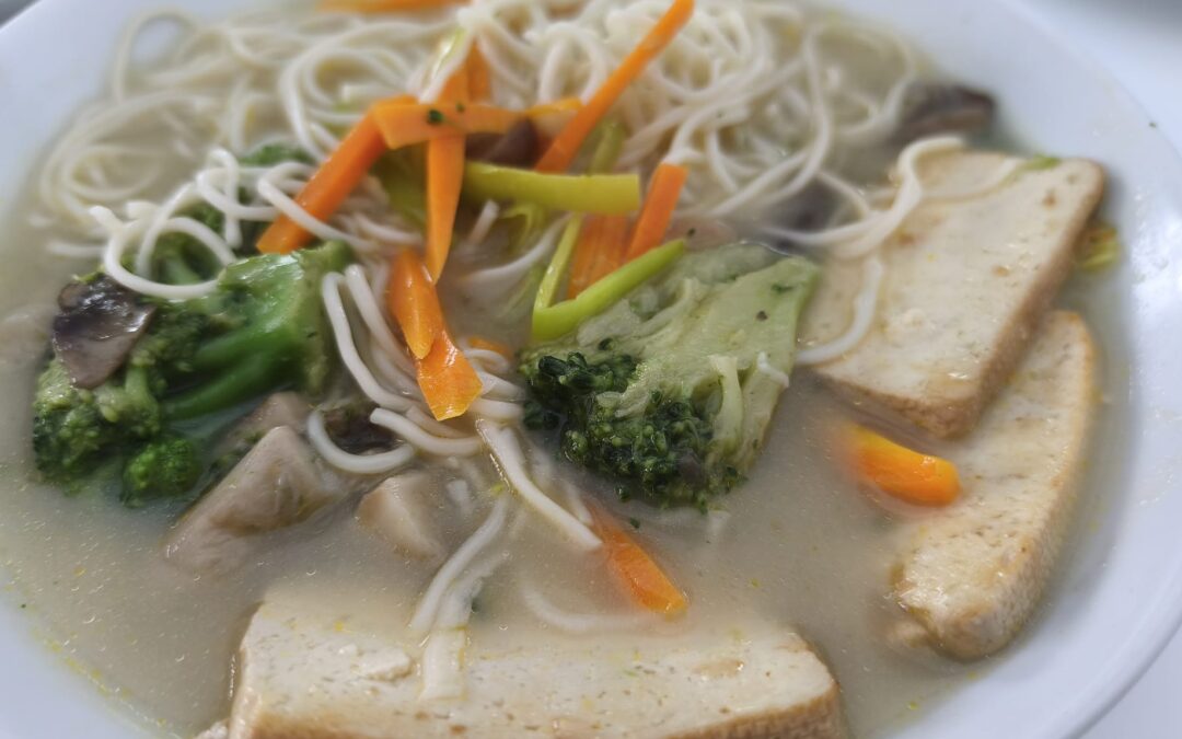 RAMEN CON TOFU MARINADO EN SALSA TERIYAKI