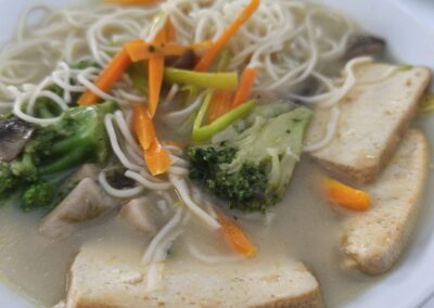 RAMEN CON TOFU MARINADO EN SALSA TERIYAKI