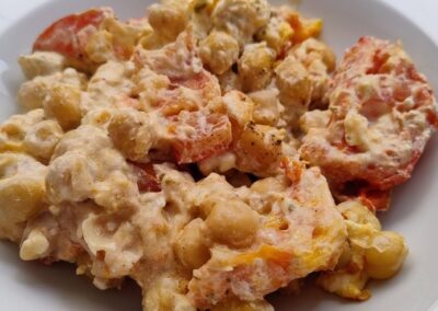 GARBANZOS AL HORNO CON QUESO Y TOMATE