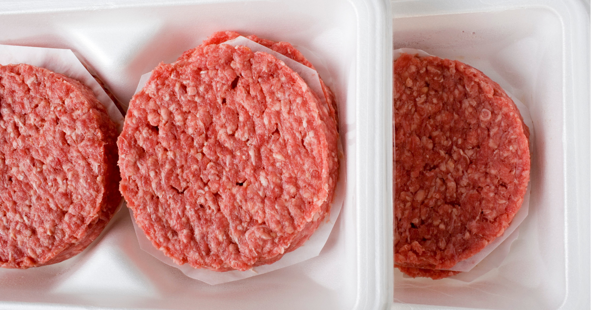 ¿Has pensado de qué está hecho el papel que separa los alimentos loncheados?
